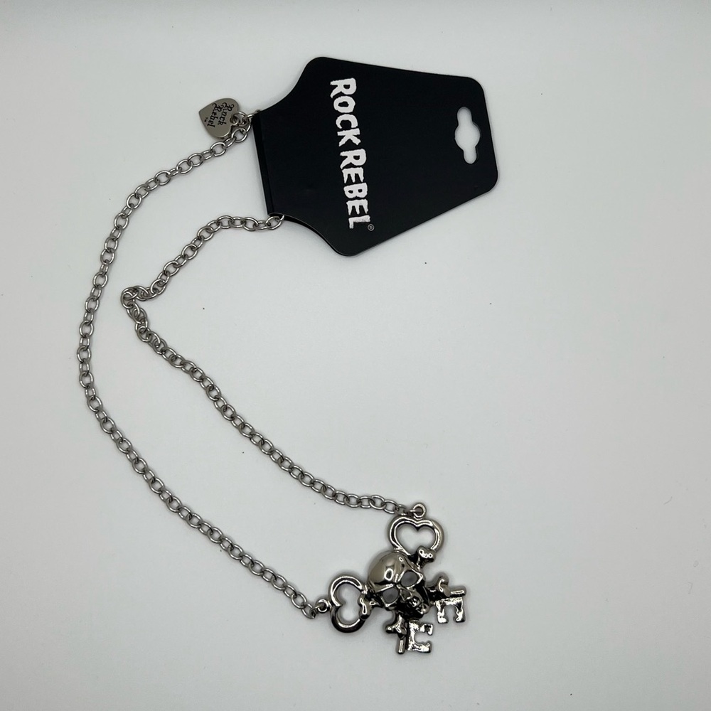 Rock Rebel Skull Key Necklace - Picture 5 of 11